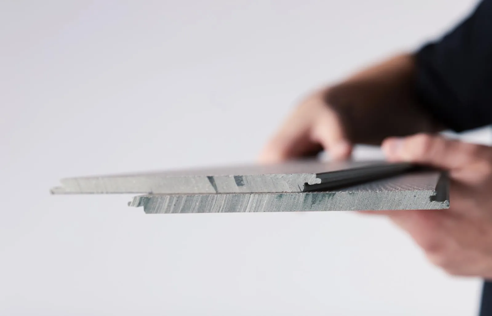 Почему 8 мм MSPC прочнее 12 мм ламината